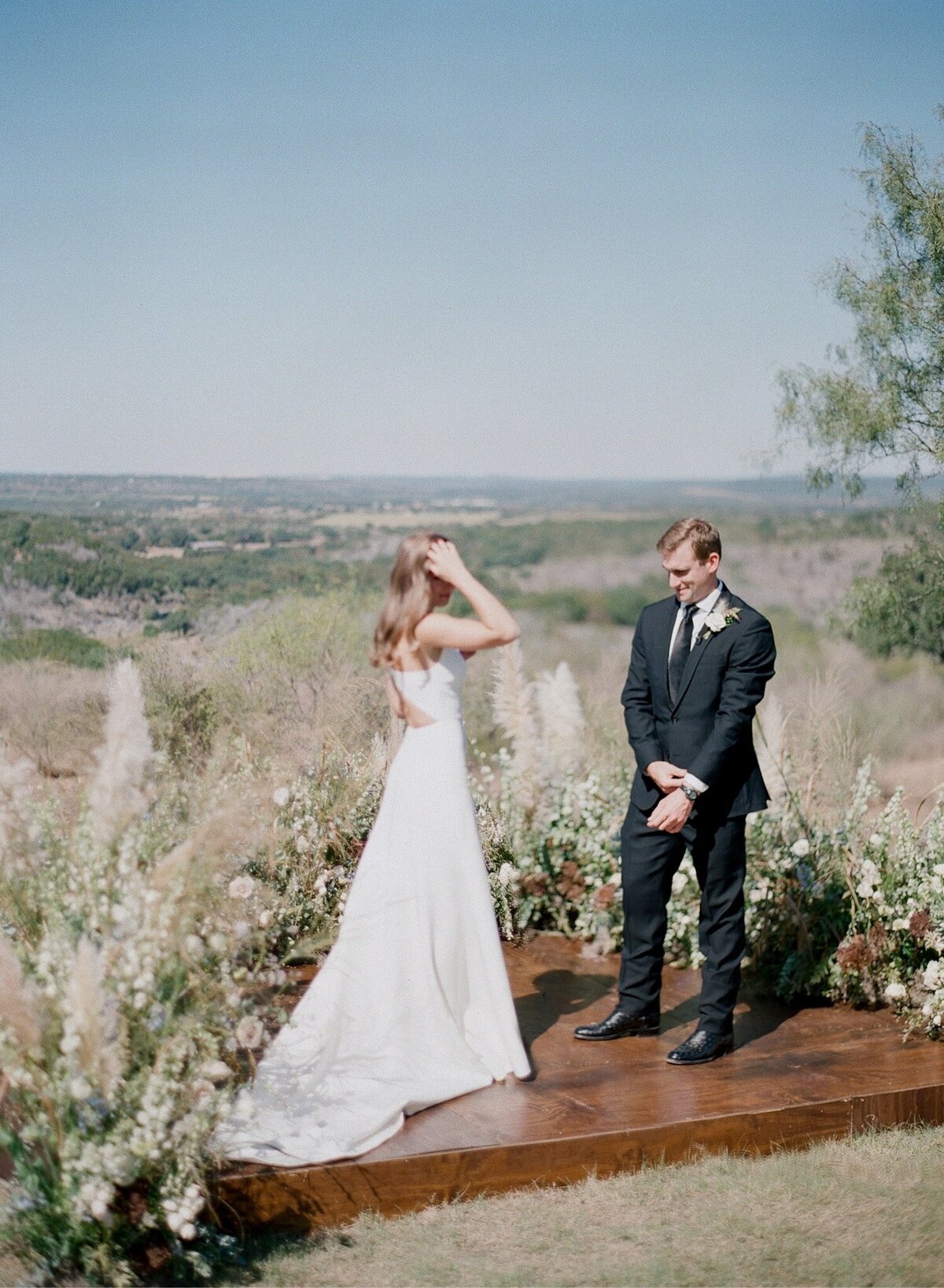 kendall-stephen-bw-theory-hill-country-wedding23_1