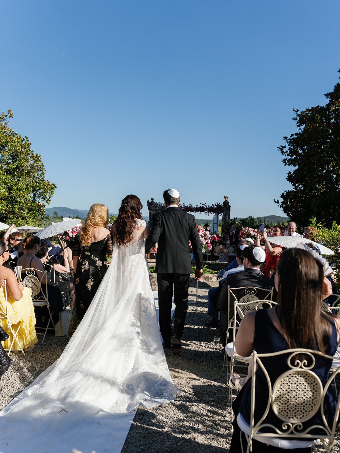 072-Bride-Arriving-At-Ceremony