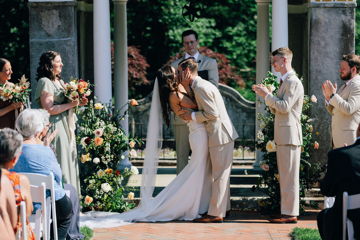 mansion-at-bald-hill-woodstock-ct-wedding-flowers-bridal-bouquet-wedding-ceremony-flowers-petals-plates-44