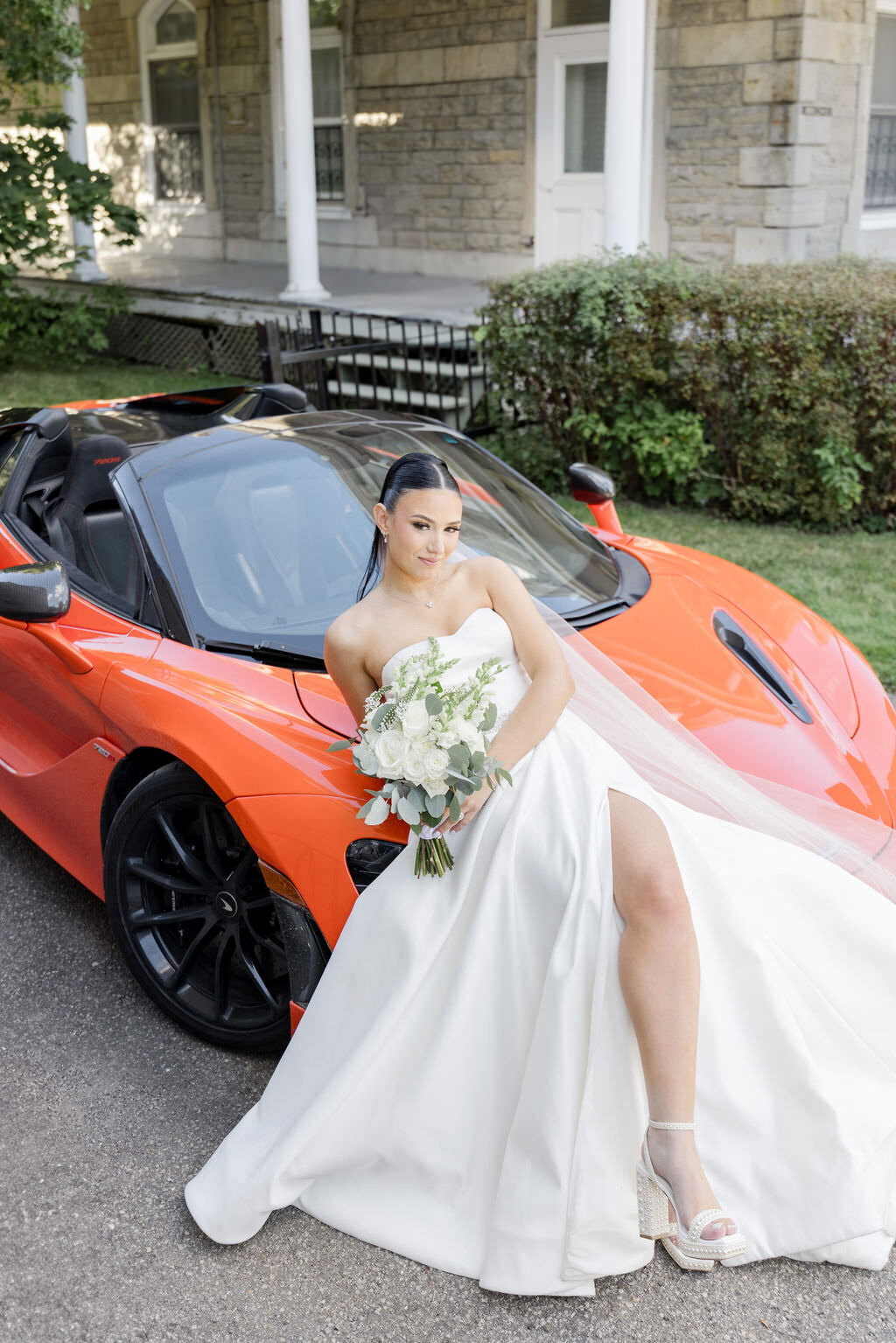 Super car bride and groom portraits | Montreal high end wedding | Montreal elegant wedding photographer