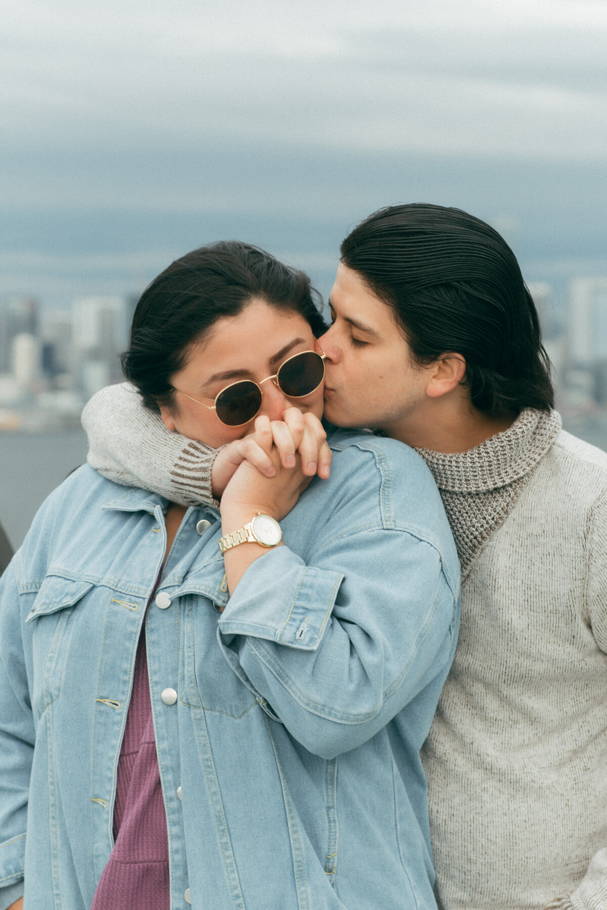 couples-session-seattle-ferry-jennifer-moreno-photography-documentary-style-washington