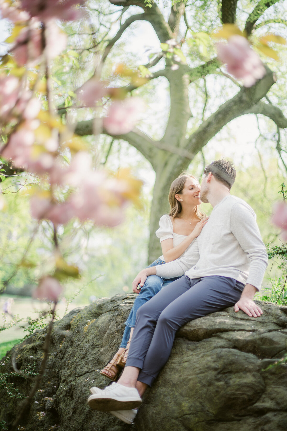 centralparkengagementsession-nycengagement-summerengagementnyc-felixfeyginphotography-022