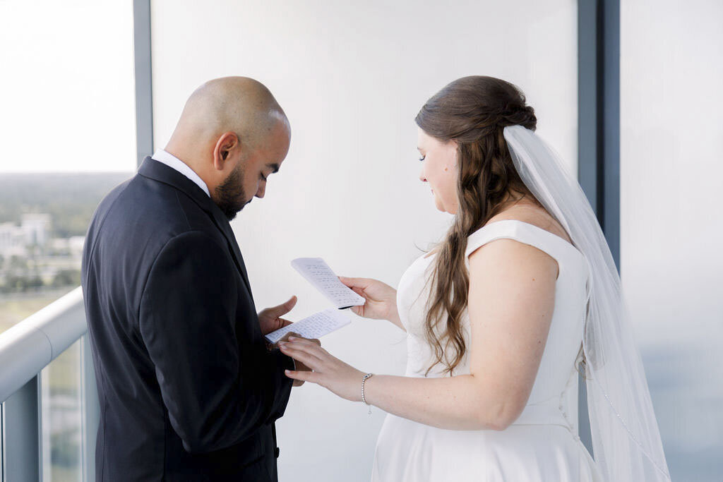 428 - HundredsofMoments-Sarah&Daniel-FirstLook-9831-221022-27