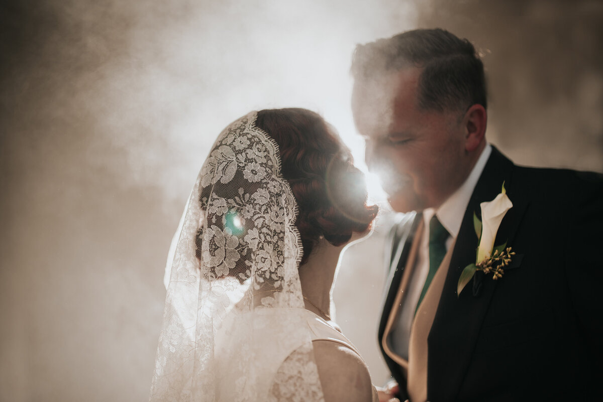 bride-and-groom-Arizona-Wedding-Photographer-Iowa_wedding_photographer-Bakyard-wedding-vintage-bride-Alaynna-Ann_Schwartz-Playlife-26