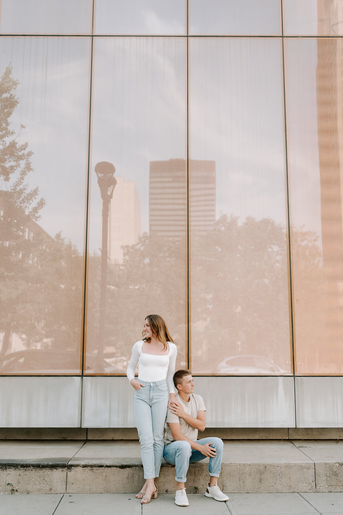 emma-lawson-downtown-des-moines-engagement-15