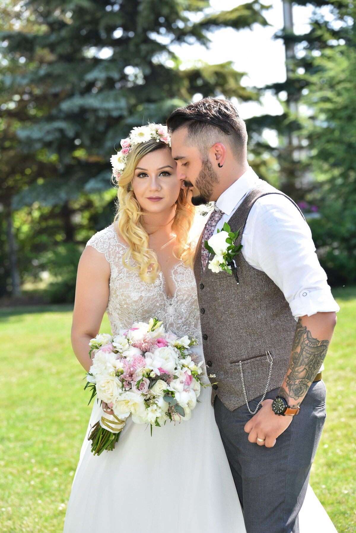 bride-groom-portrait-floral-bouquet-heather-glen-ashburn-ontario