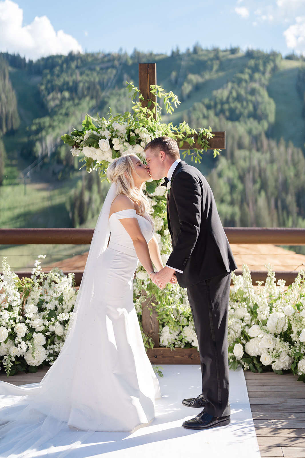 stein-eriksen-lodge-july-summer-park-city-mountain-wedding-pepper-nix-2212-1703