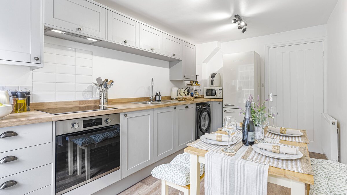 The Hideaway: Luxury 2 Bedroom Cottage