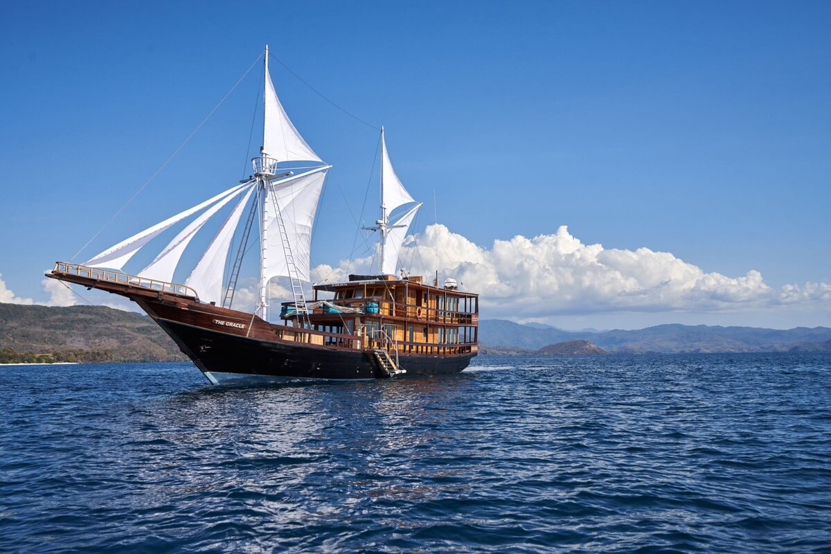 Oracle Luxury Yacht Charter Indonesia Bali Komodo 2