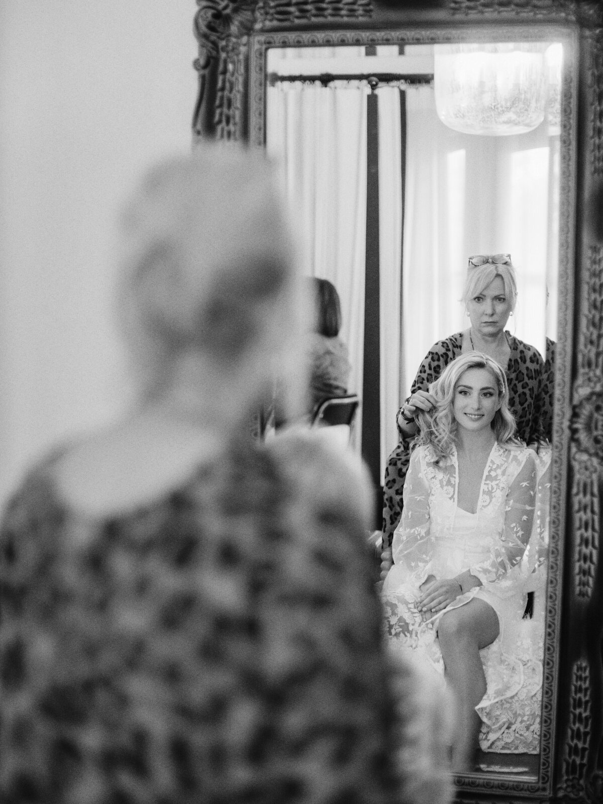 commodore-perry-estate-wedding-bride-getting-ready