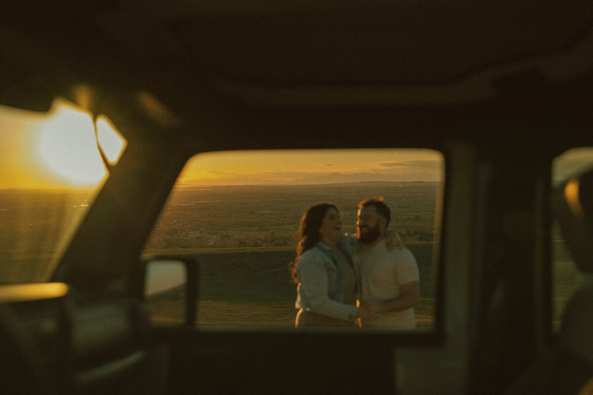 idaho-falls-couples-photoshoot-jeep-sunset-engagements-jayde-mikenzie-photography-18