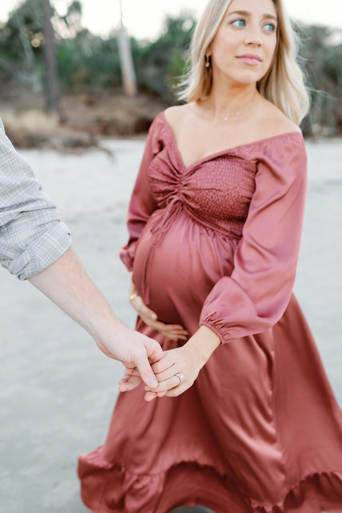 Driftwood-beach-maternity-session-12