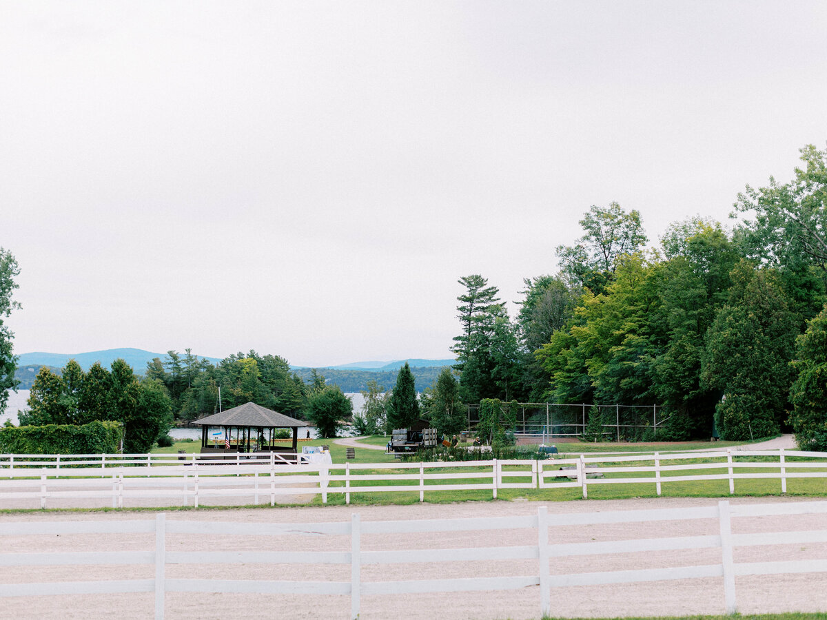 Vermont-Luxury-Wedding-Photographer-Ceremony_237