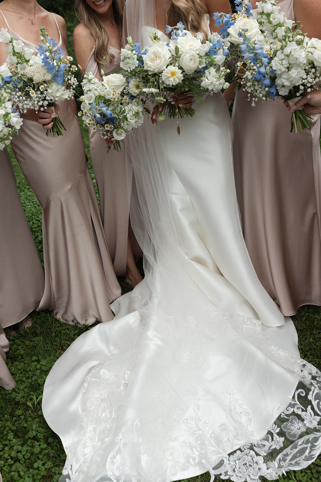 elegant-blue-white-champagne-wedding