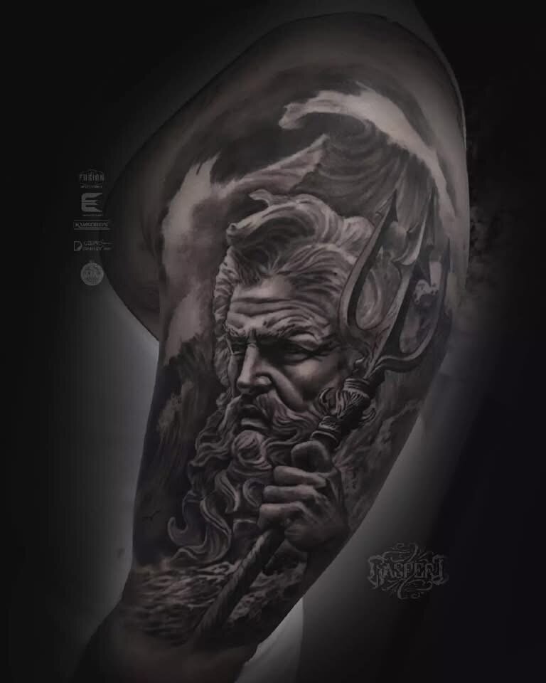 bloody-ink-roberto-tattookuenstler-zuerich-oberland-hinwil (12)