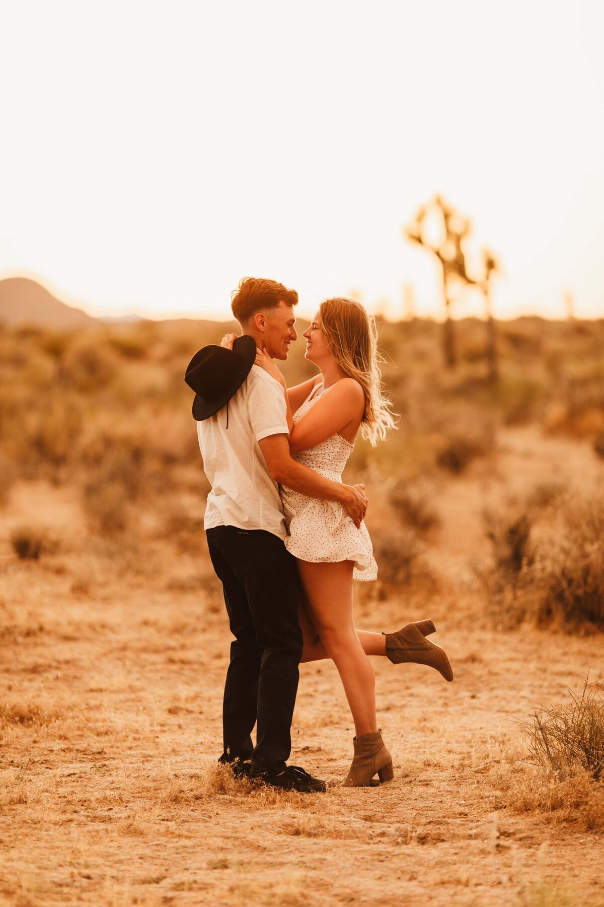 couple-desert-engagement-photography