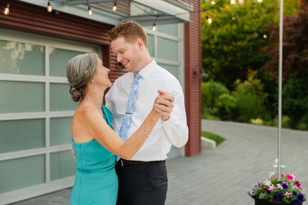 Bellingham-Backyard-Wedding-Photographer_VT_Caylie-Mash_0832