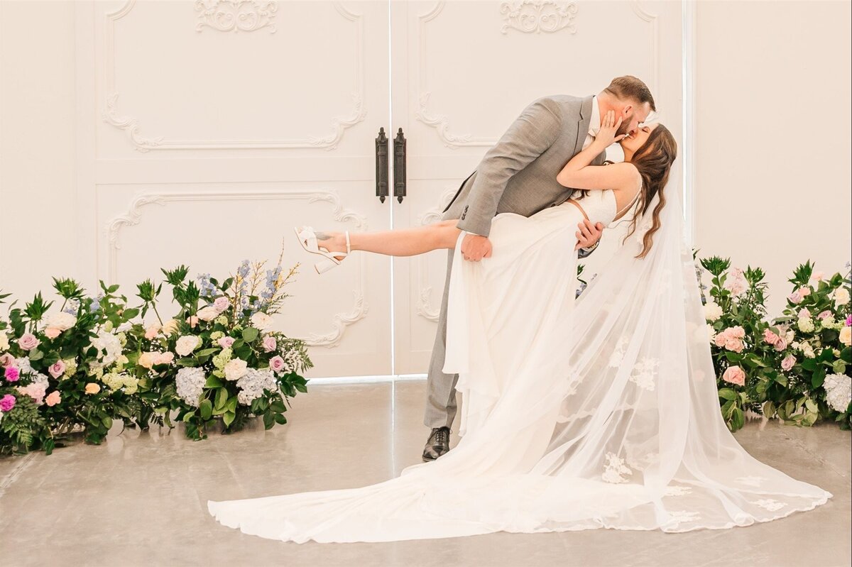 Bride-Groom-Kissing-The-Legacy-at-Willow-Pond.JPG