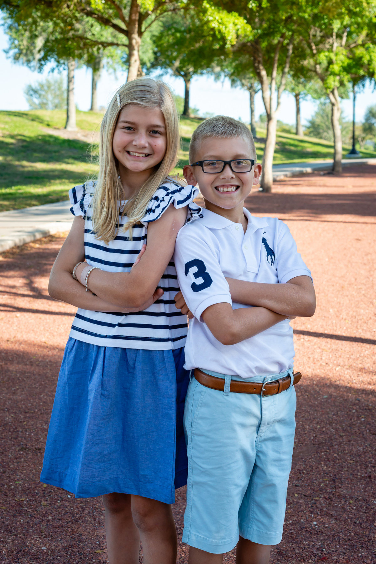 Siblings pose back to back for family portraits