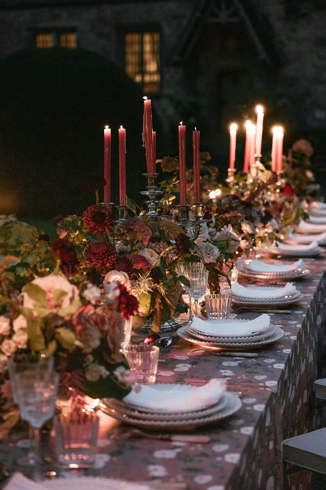 Wedding_Château _France_florist_trend _2025_maximalist_flowers_Capucineatelierfloral40
