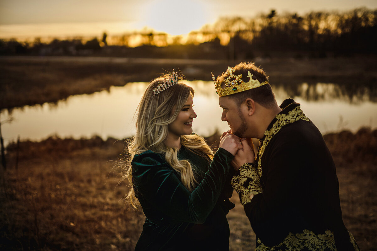Romantic maternity session