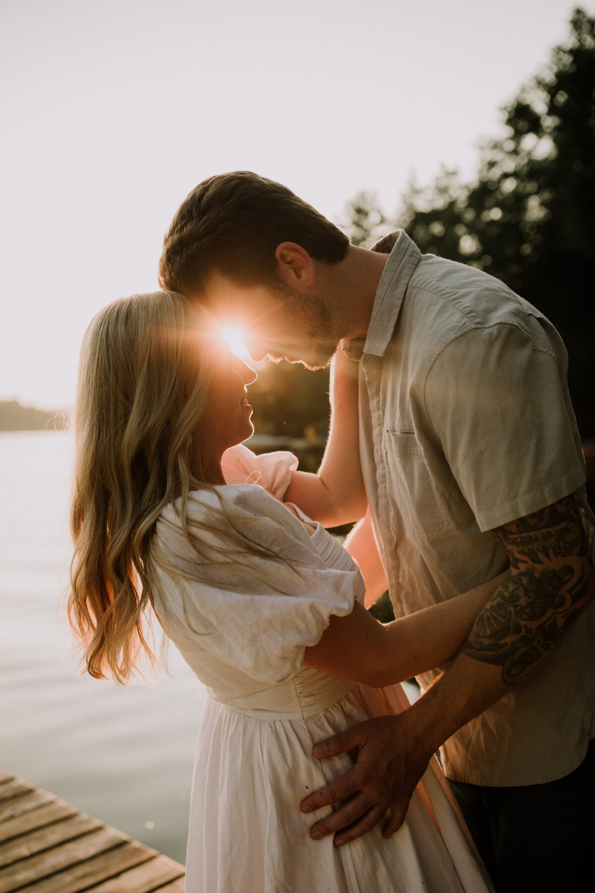haley-tyler-engagement-cottage-family-sunset-boating-haliburton-13