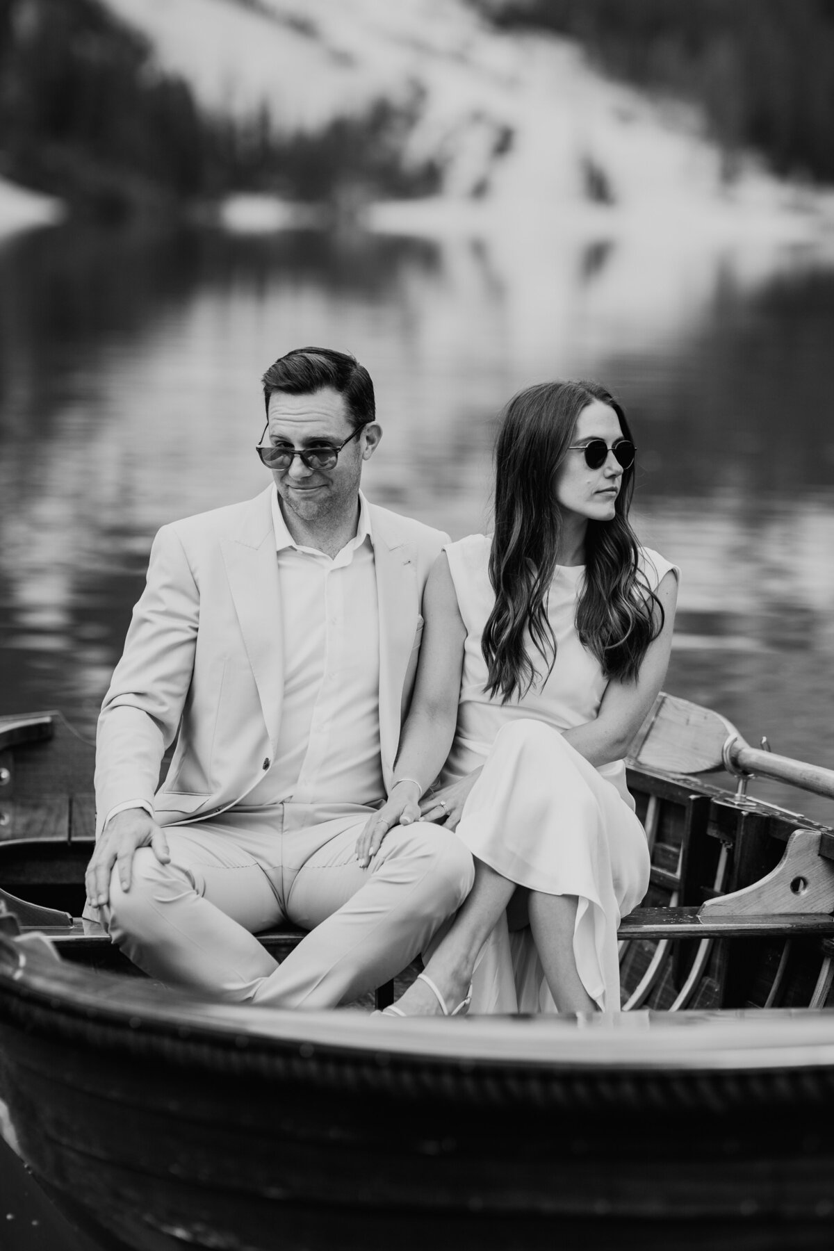 Bride and groom romantic rowboat Lago di Braies