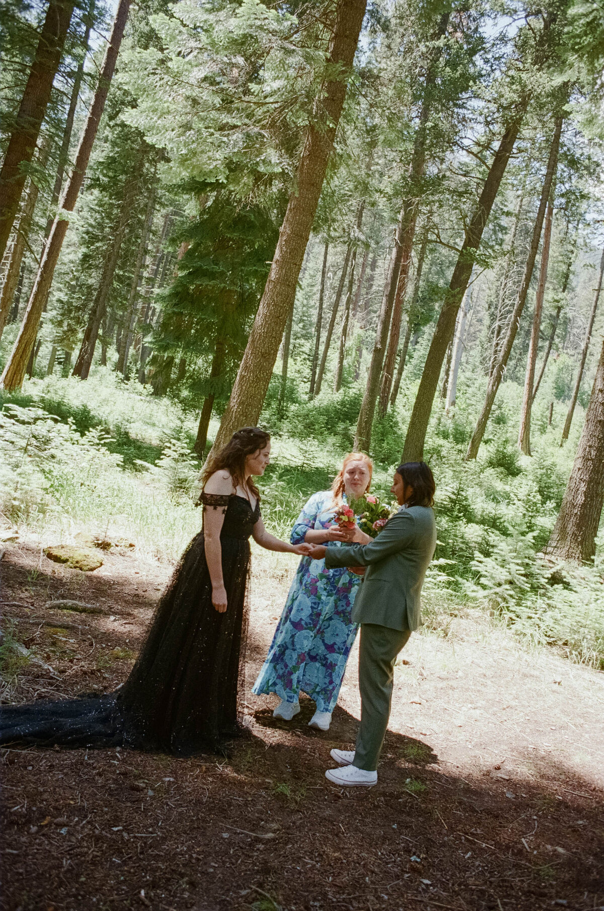 Ceremony_Brenda&JanieElopementPhotos_OregonWeddingPhotographer_KuroCreativeHouse-57