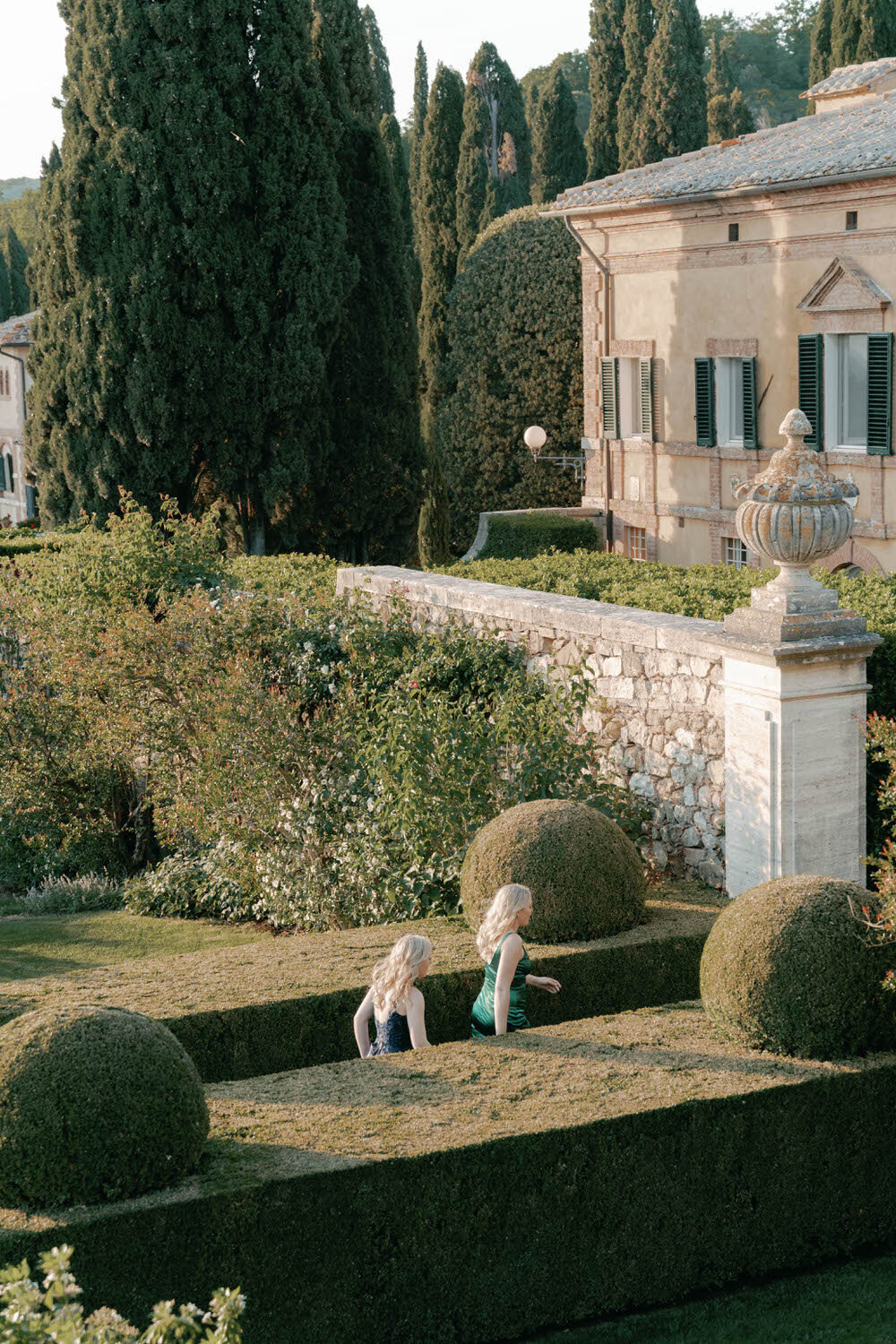 Flora_And_Grace_La_Foce_Tuscany_Editorial_Wedding_Photographer-566