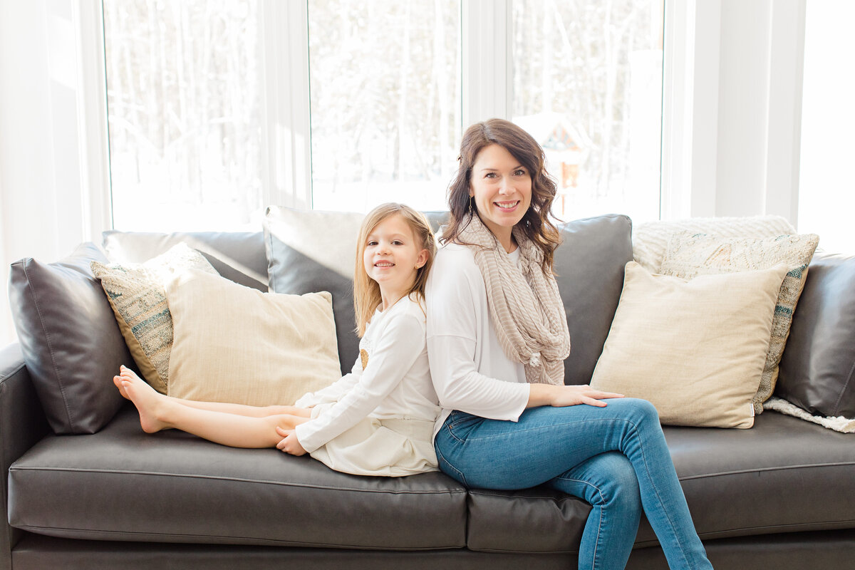 family-lifestyle-session-mackie-homes-carp-white-beige-neutral-themed-greyloftstudio-ottawa-78