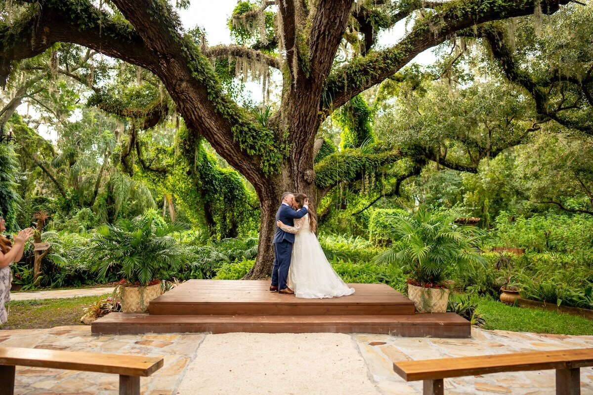 Del-Favero-Oasis-Wedding-Tampa-florida elopements-chantilly chic celebrations-maddness-photography-09375