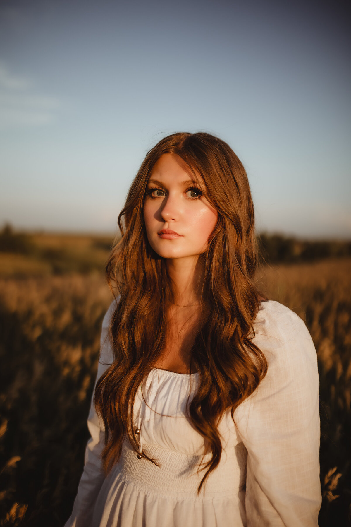 SENIOR SESSION WHITE DRESS POSE