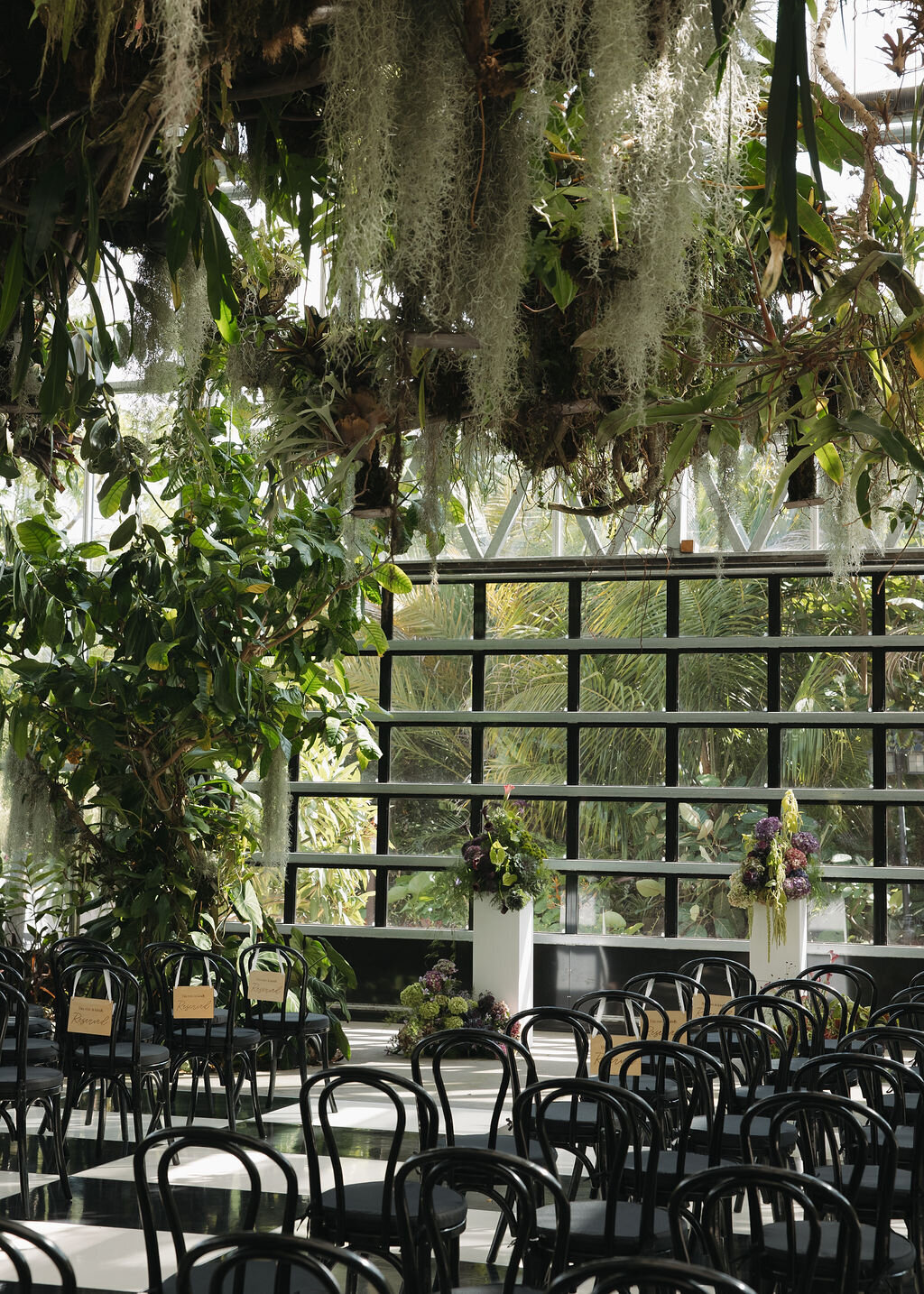 meagan-hilss-events-garden-wedding-setup