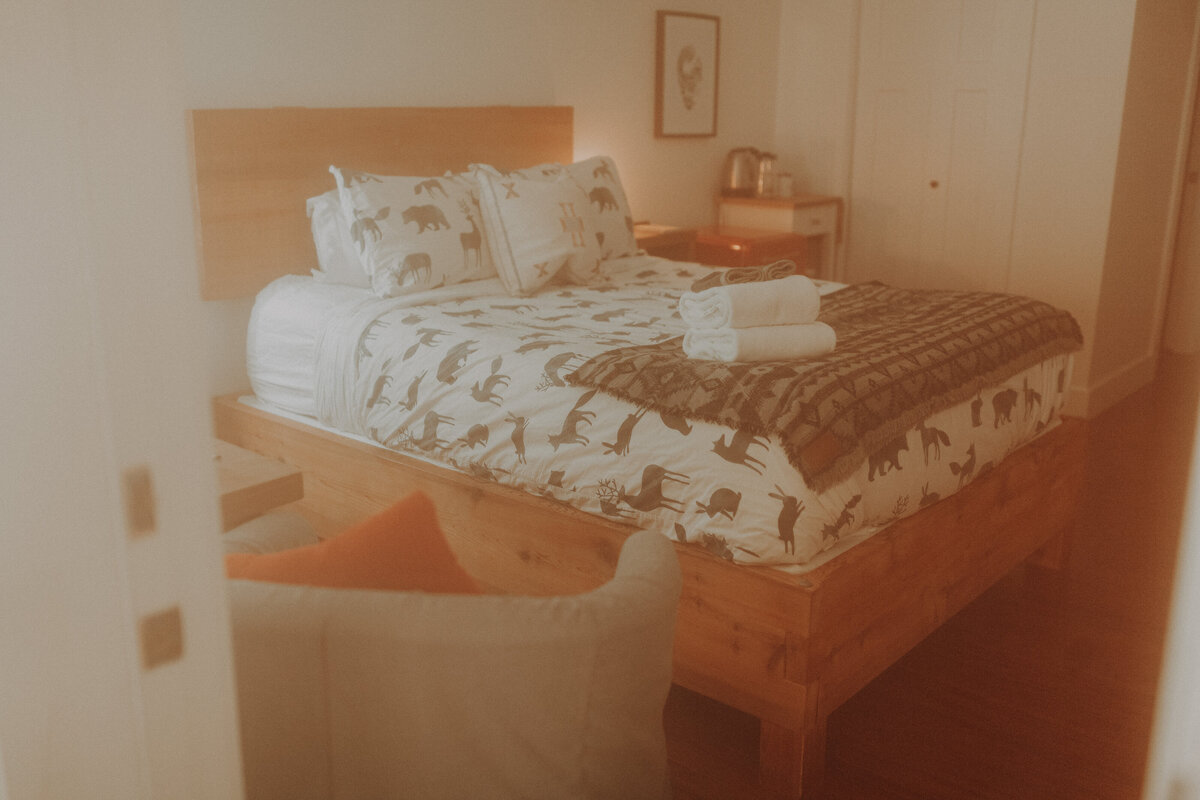 Sleepy Bear Guest House Airbnb Photography Session Ucluelet British Columbia 1