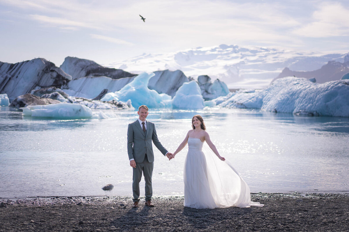 Iceland-glacier-lagoon-jokulsarlon-icebergs-elopement