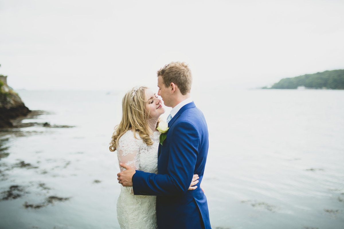 beach wedding photo by sea