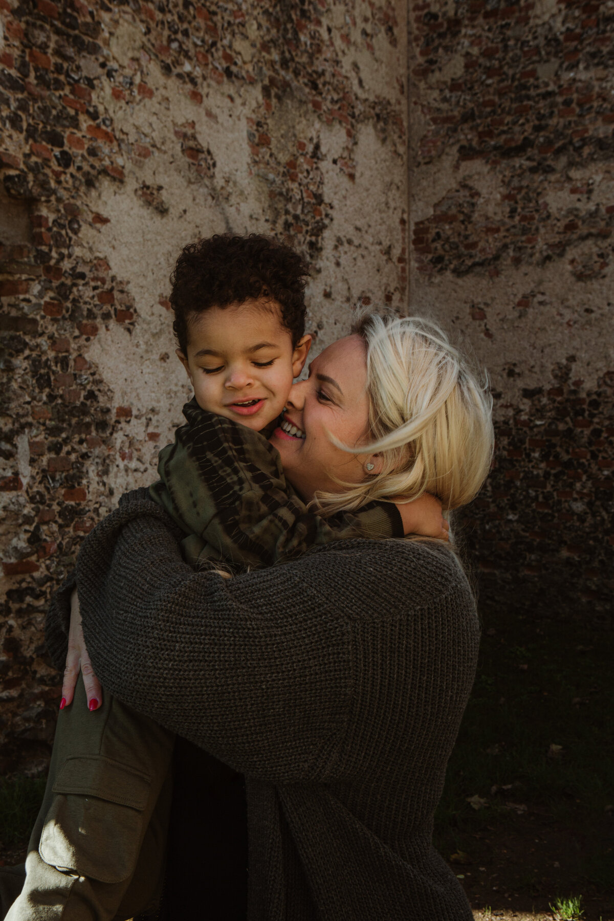 Motherhood photo shoot at the stunning Sopwell nunnery ruins