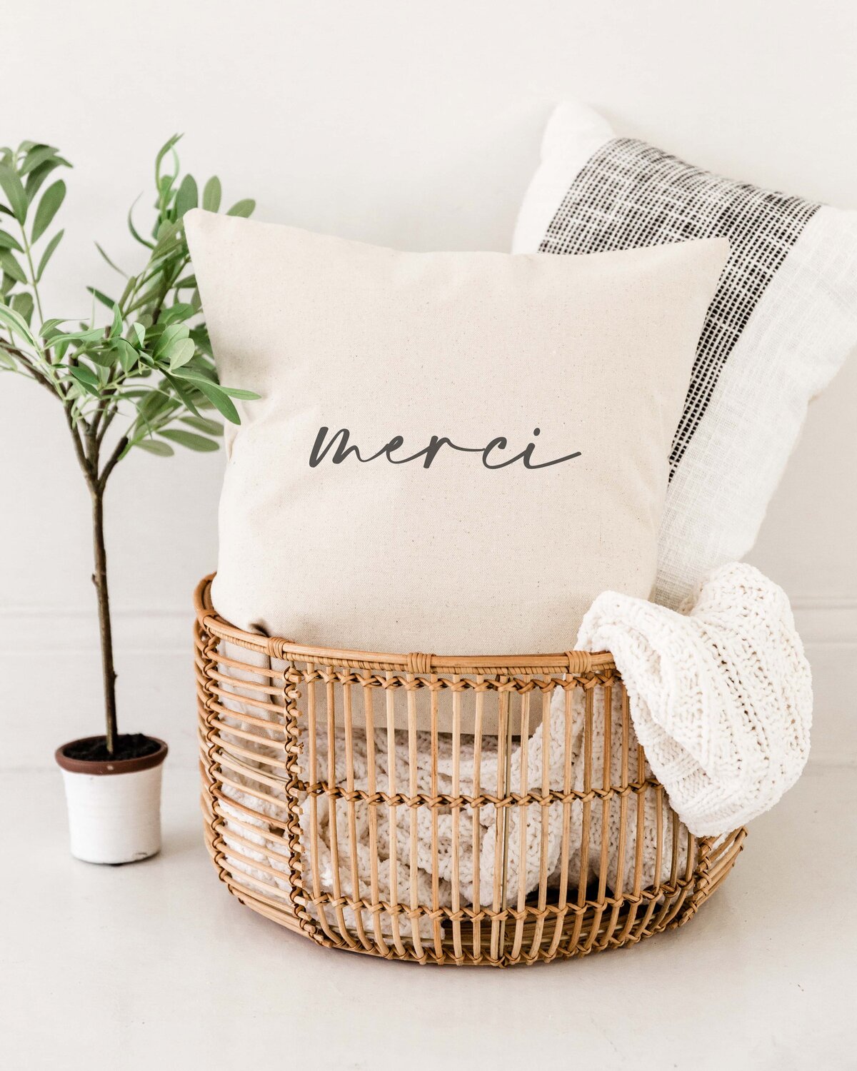 Pillow print on demand drop shipping design canva product photographer etsy