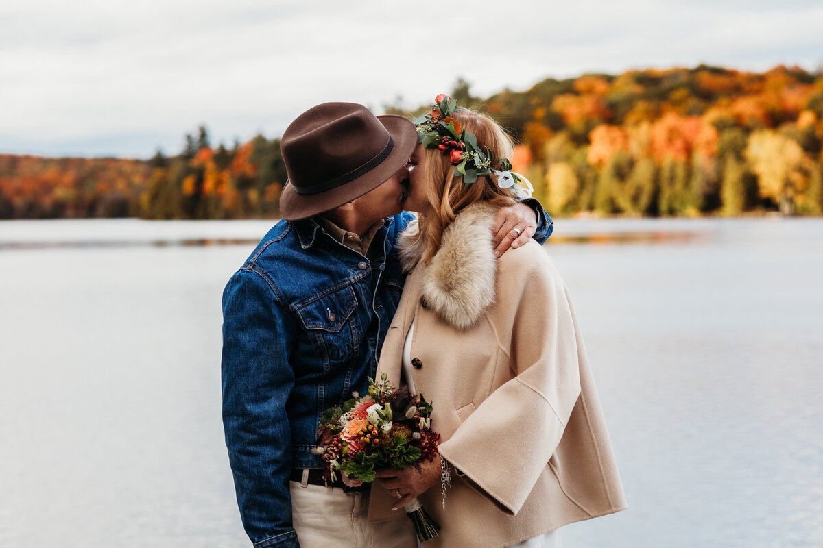 Couple kissing after their elopement in Gatineau Park
