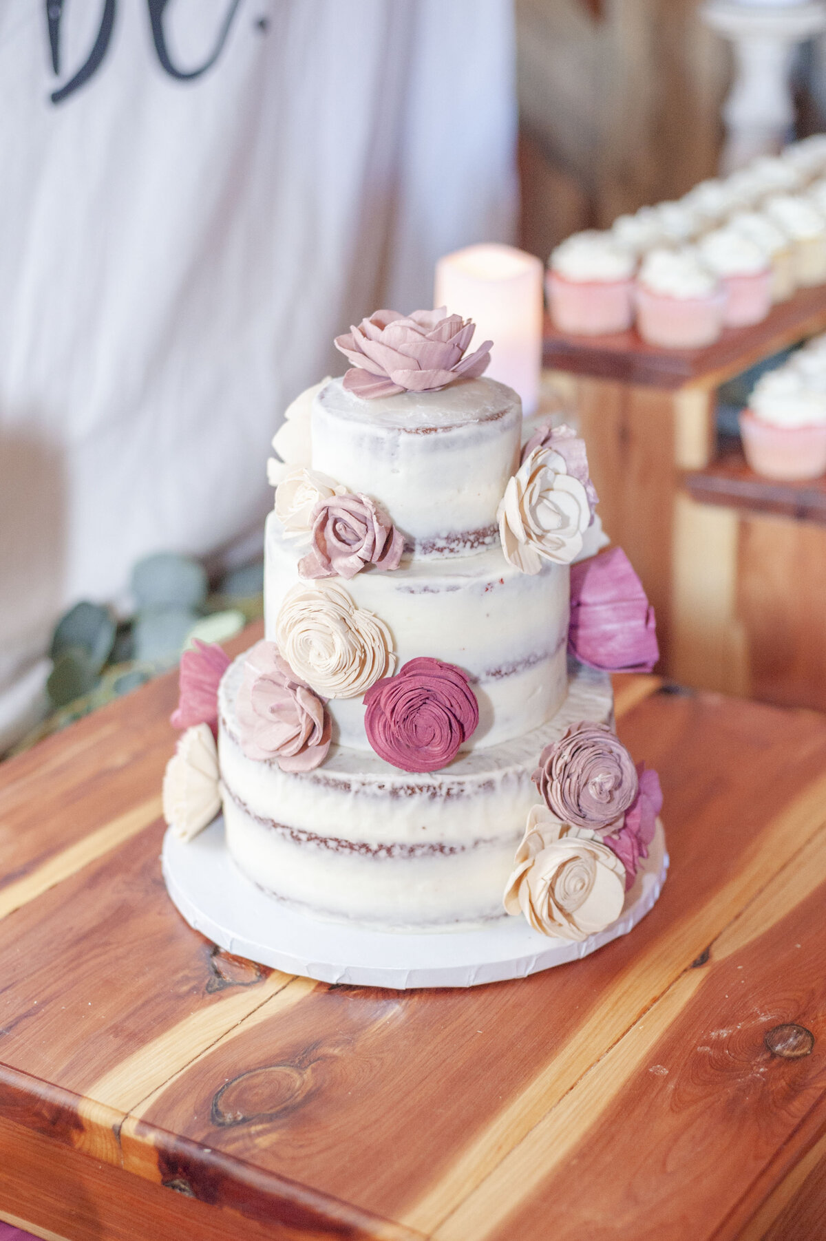 Weding cake decorated with wooden roses