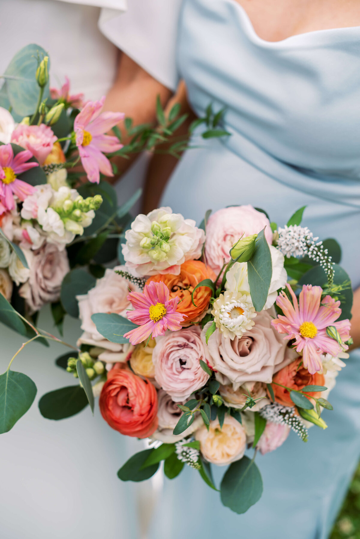 Colorful florals of pinks, peaches and ivory at Oceanstone Resort Wedding in Nova Scotia