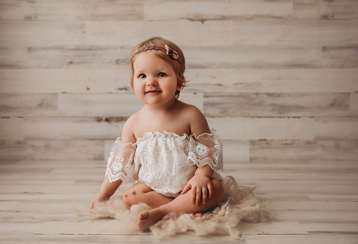 Westfield IN baby photographer, baby photography near me, baby portraits Westfield IN, cake smash photography, milestone session