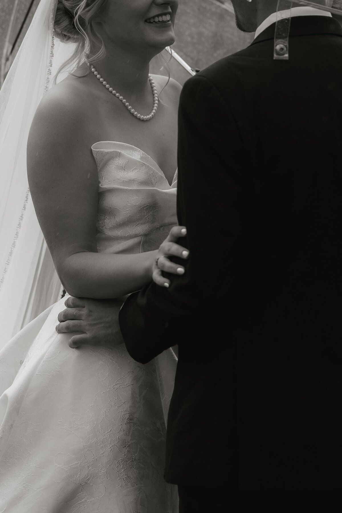 rainy-wedding-conrad-mansion-13