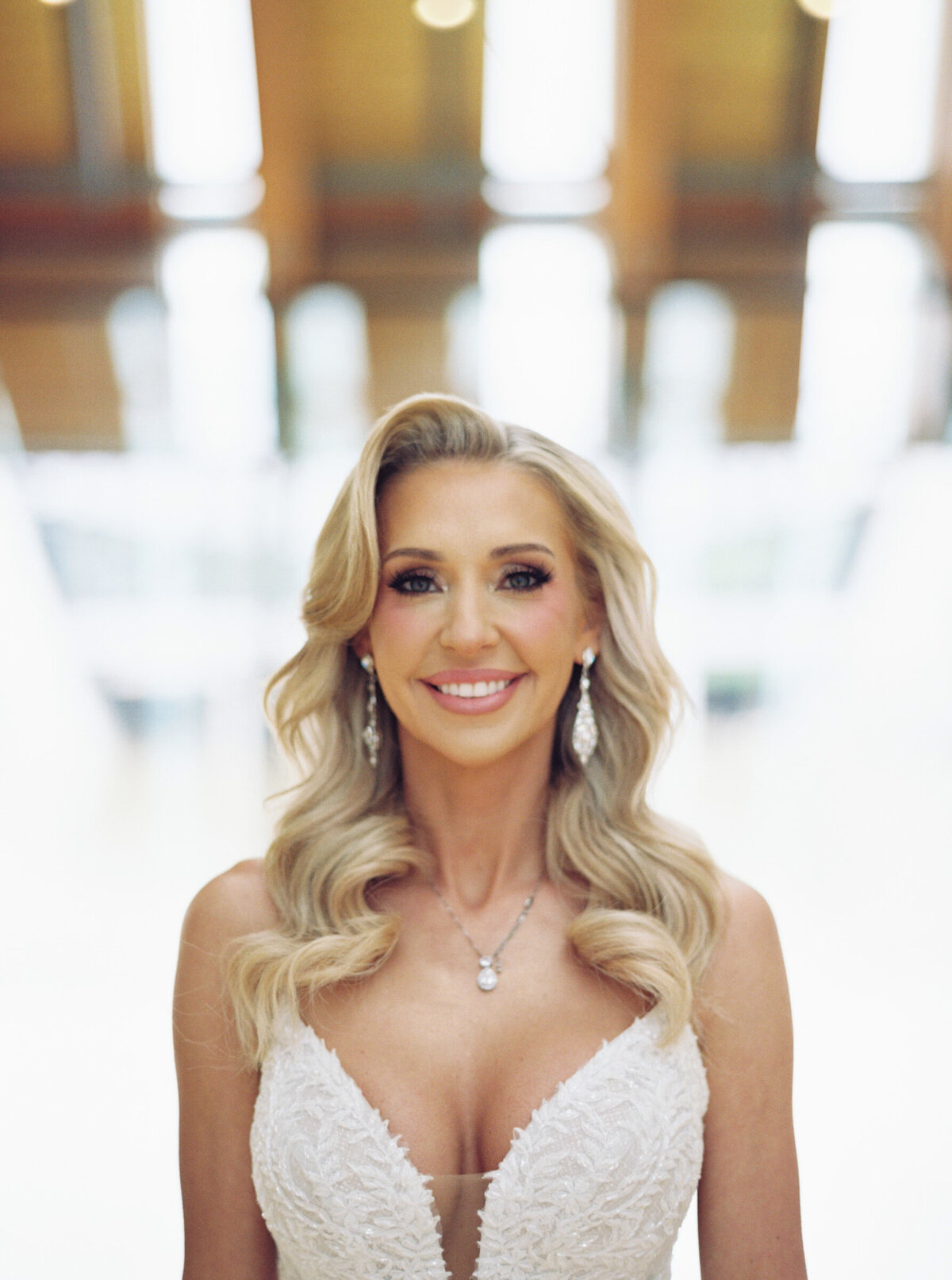A wedding photo portrait of the bride in Crystal Bridges Museum of American Art in Betonville, Arkansas