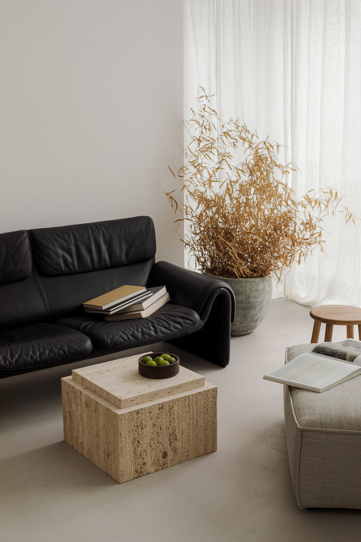 kaboompics_black-leather-sofa-with-travertine-coffee-table-japandi-living-room-37334