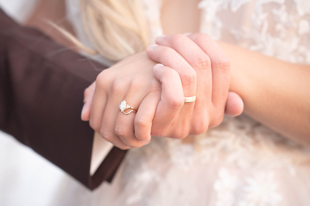 married-couple-rings.hands