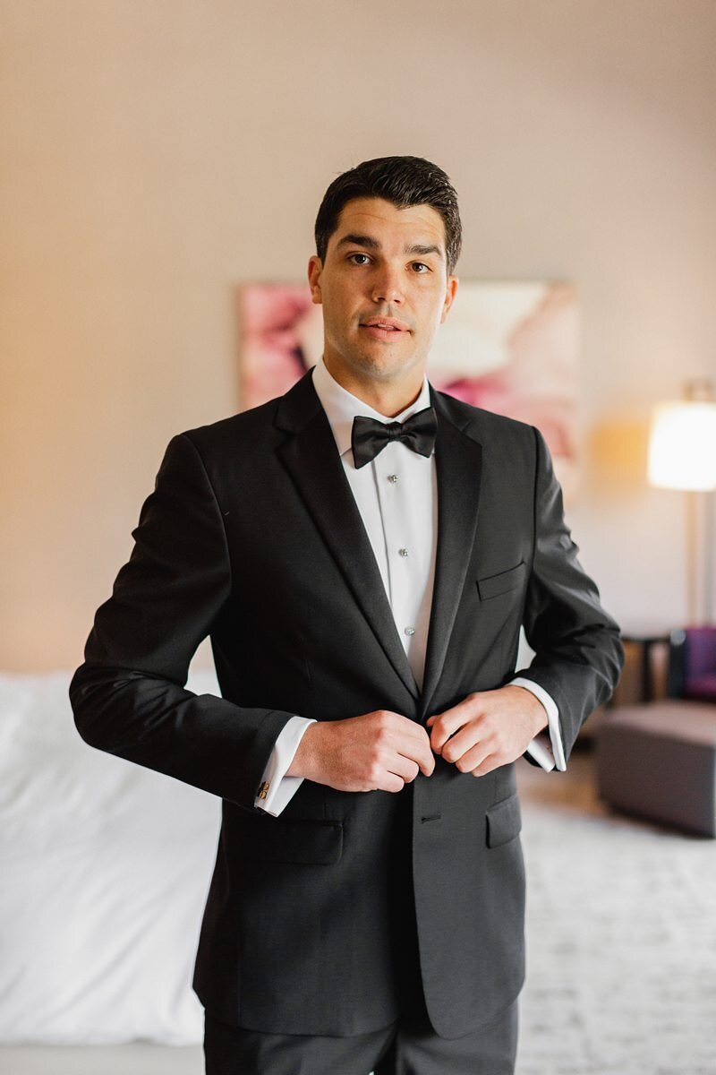 Classic Wedding at City Church of Evansville with Reception at ECC100
