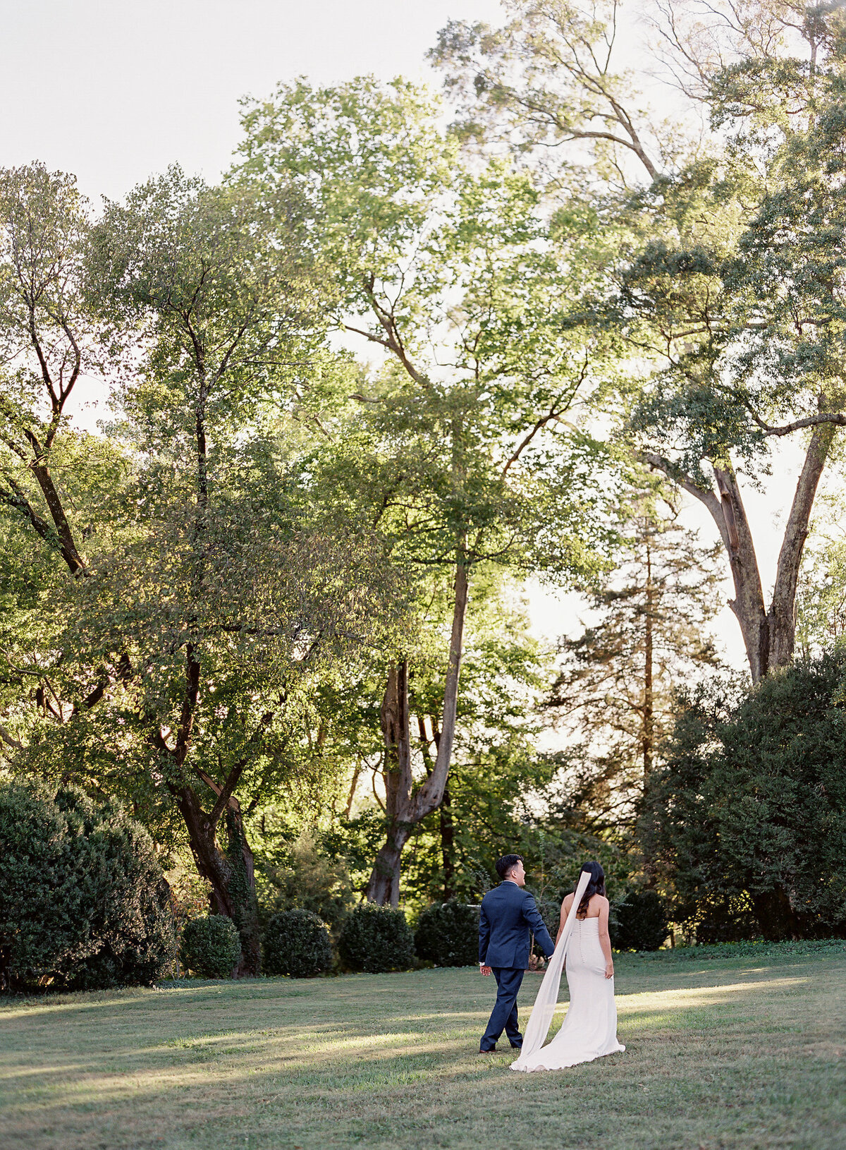 Romantic alfresco Virginia Outdoor Tuckahoe Estate Wedding Vicki Grafton Photography Fine Art Film Luxury Photographer Martha Stewart Weddings 25