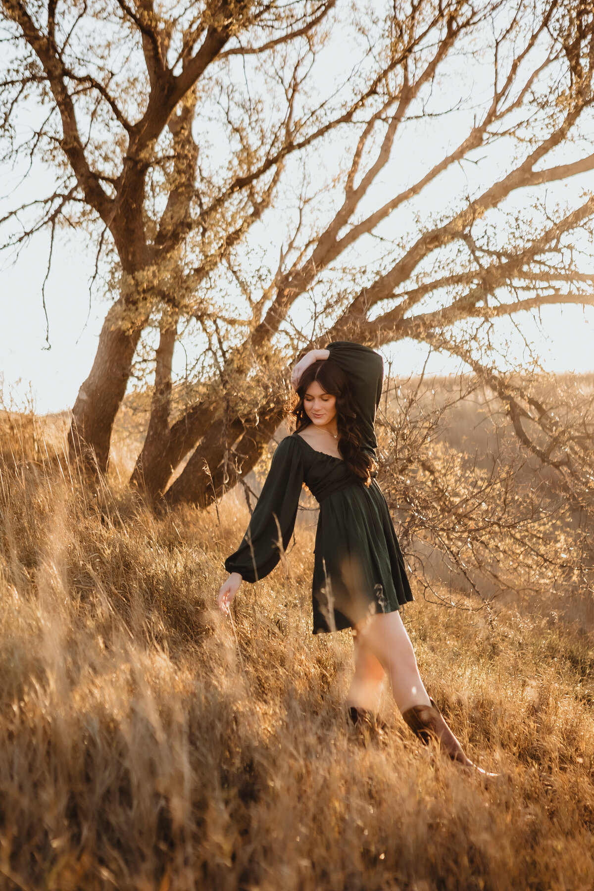 SENIOR SESSION IN GREEN DRESS AND COWBOY BOOTS