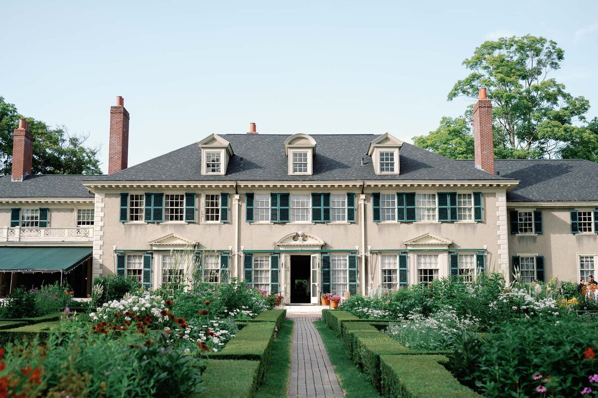 the facade of hildene the lincoln family home at a vermont wedding